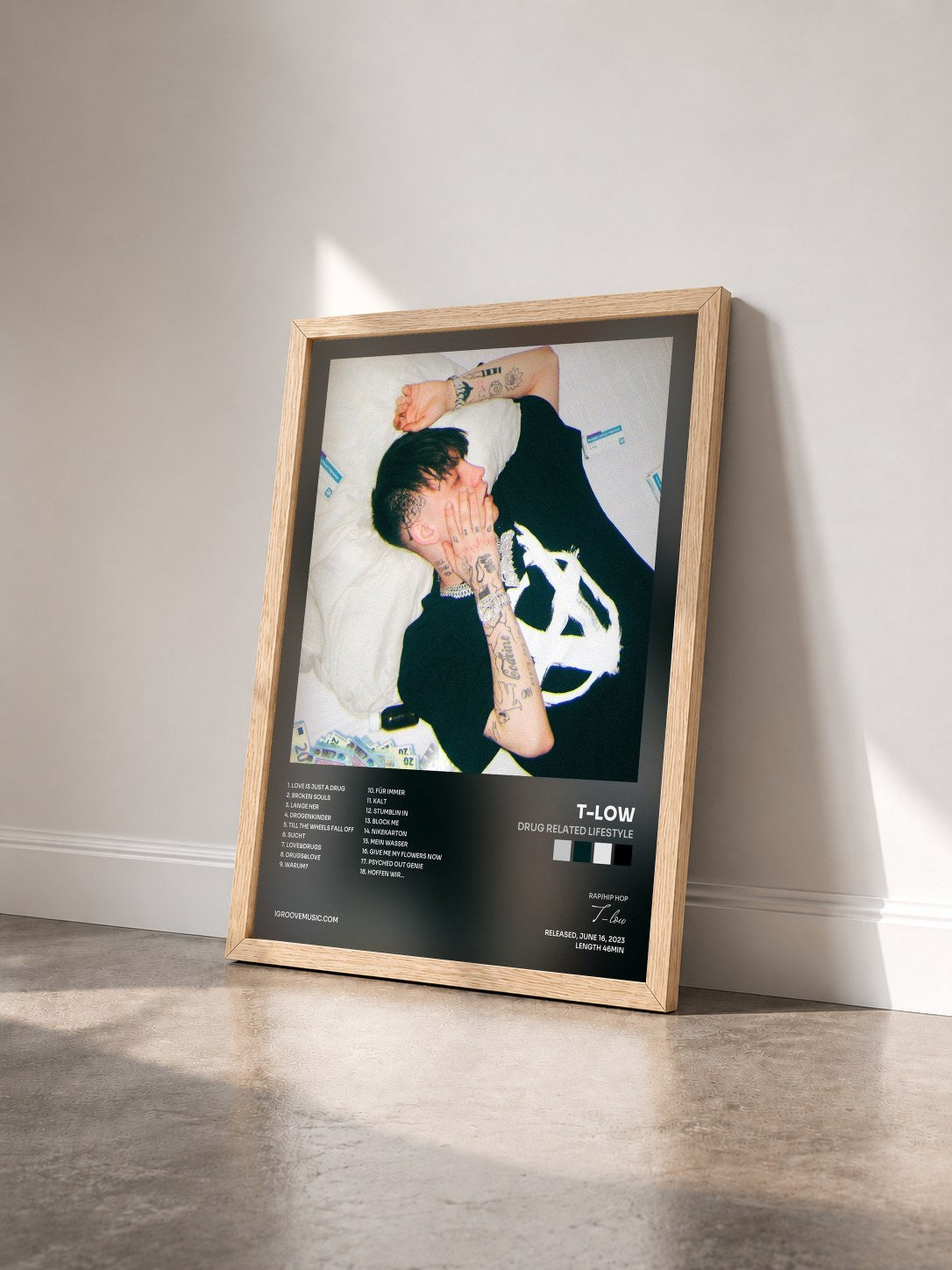 #bois Tableau de l'album Drug Related Lifestyle de T-low vu de trois quarts, cadre en bois brut