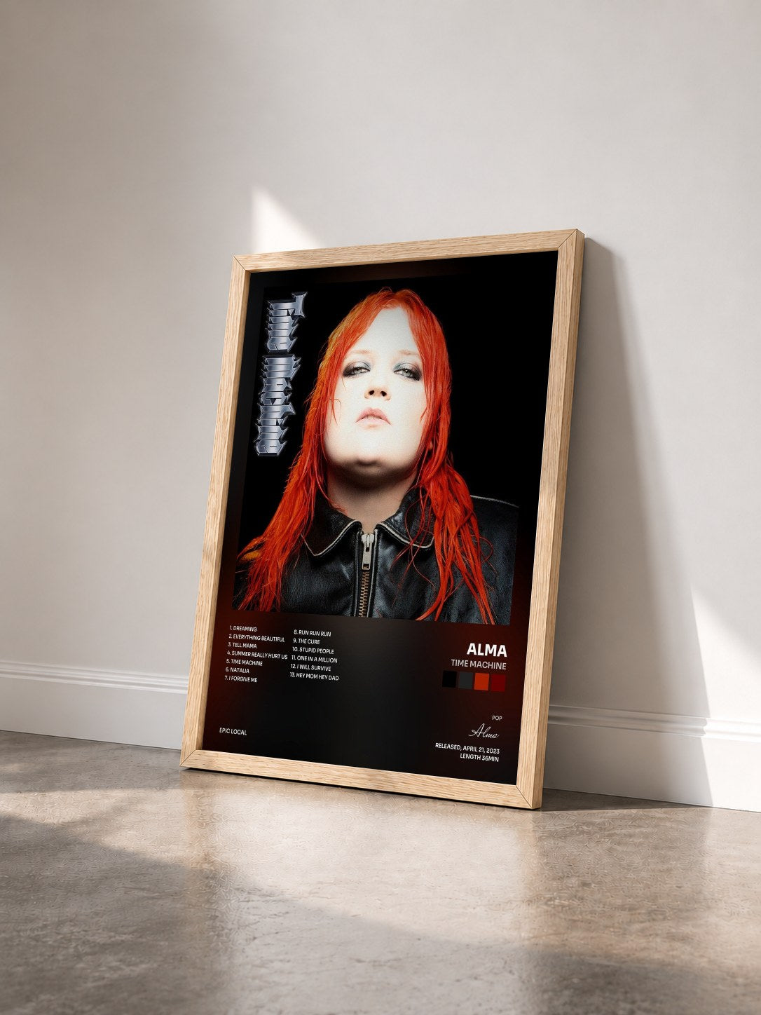#bois Tableau de l'album Time Machine de Alma vu de trois quarts, cadre en bois brut