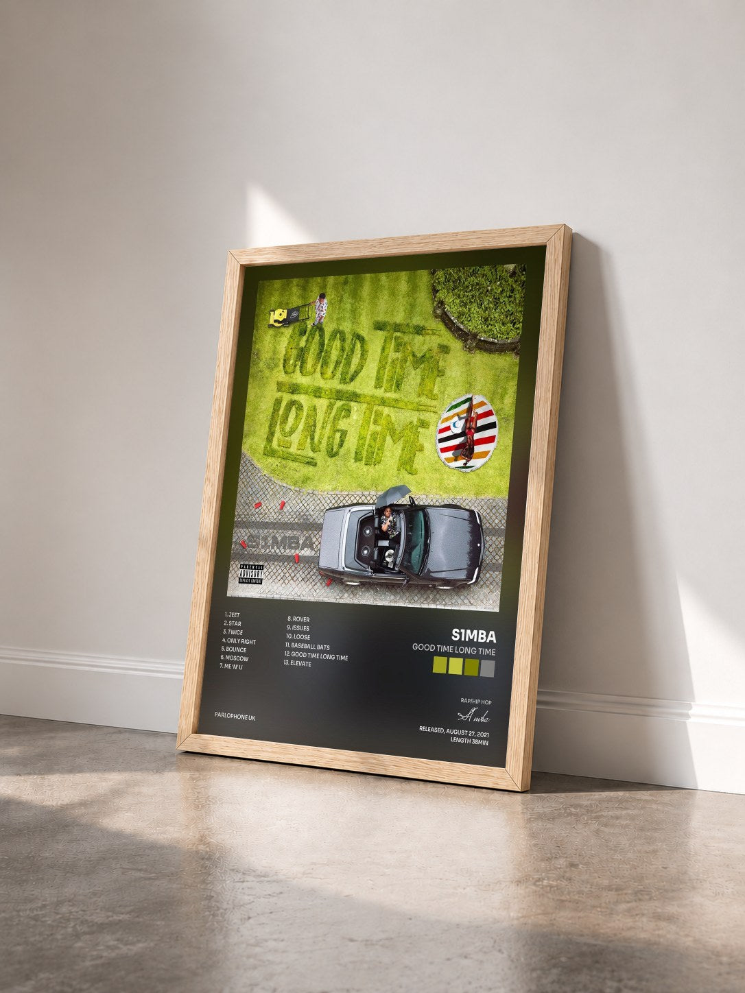 #bois Tableau de l'album Good Time Long Time de S1mba vu de trois quarts, cadre en bois brut