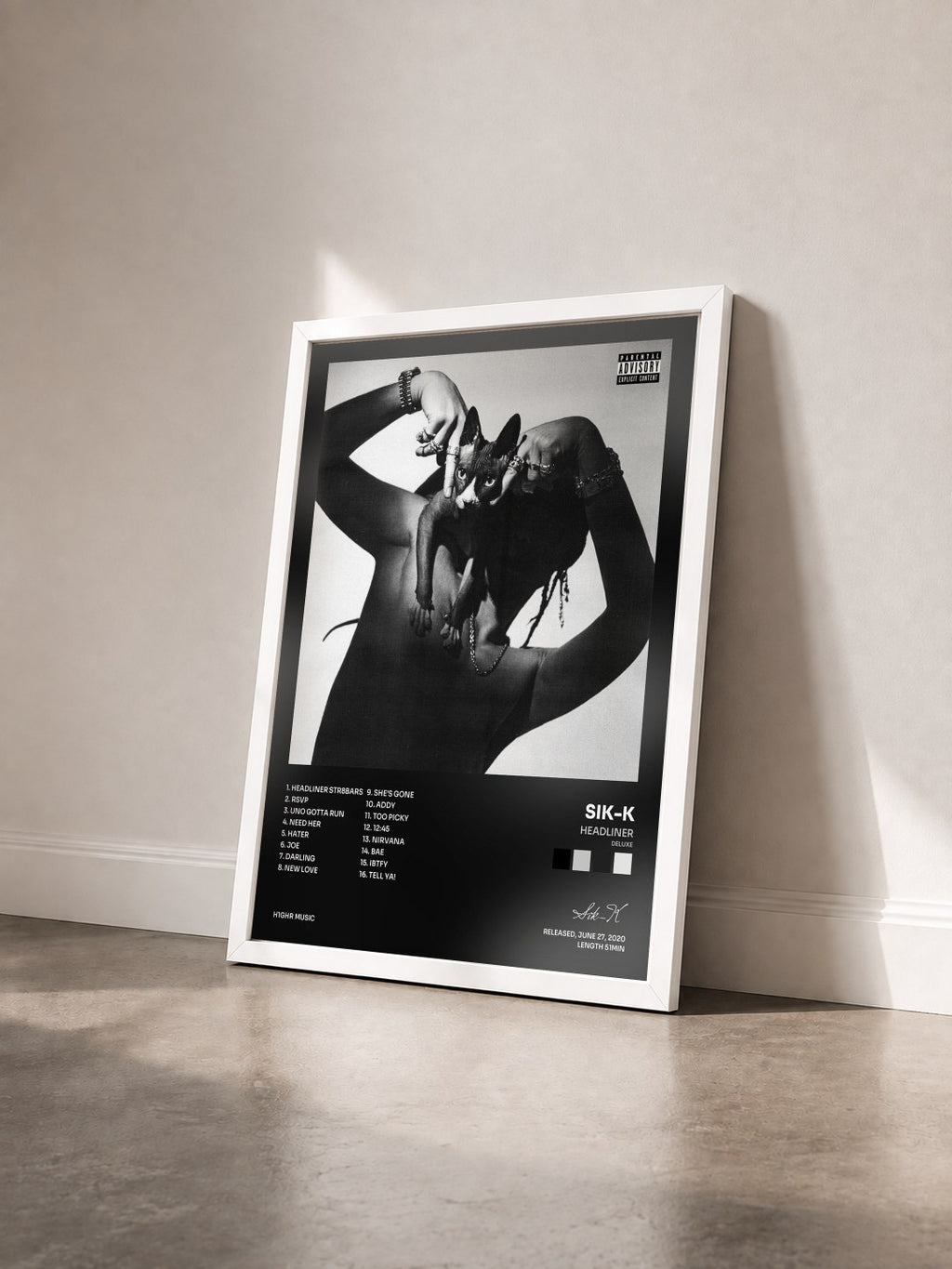 #blanc Tableau de l'album HEADLINER (Deluxe) de Sik-K vu de trois quarts, cadre blanc