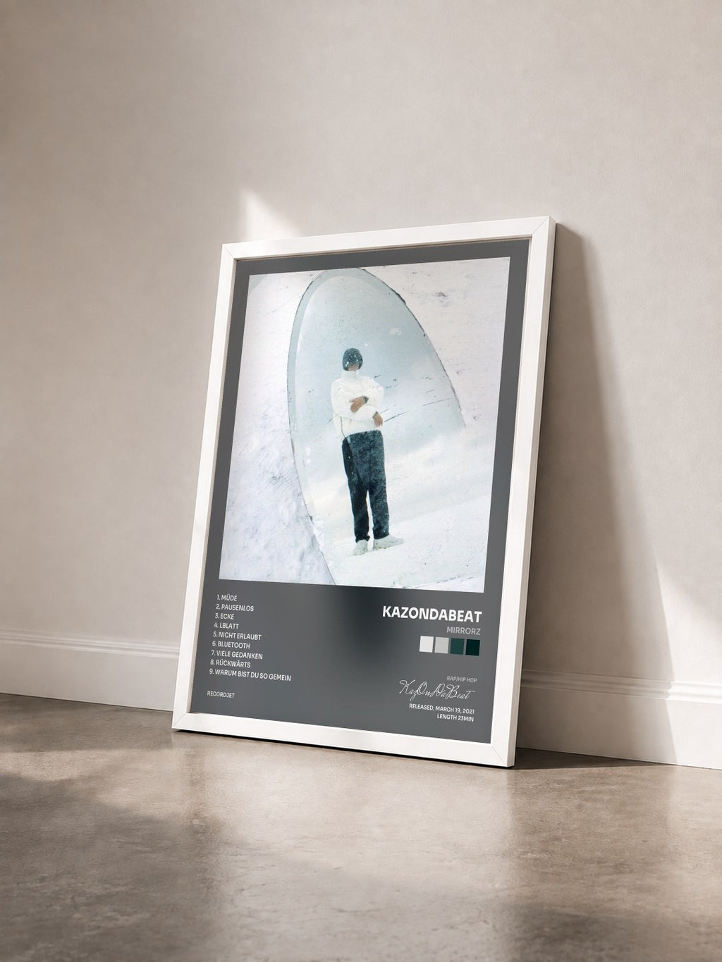 #blanc Tableau de l'album Mirrorz de KazOnDaBeat vu de trois quarts, cadre blanc