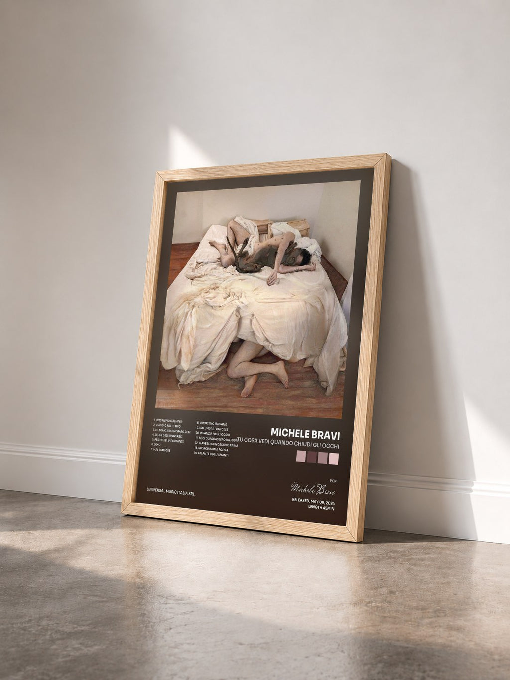#bois Tableau de l'album tu cosa vedi quando chiudi gli occhi de Michele Bravi vu de trois quarts, cadre en bois brut