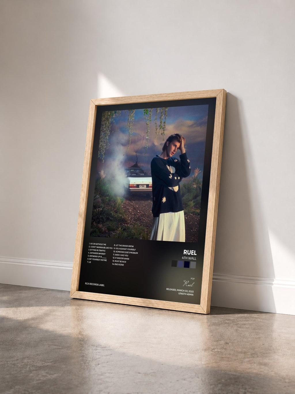 #bois Tableau de l'album 4TH WALL de Ruel vu de trois quarts, cadre en bois brut
