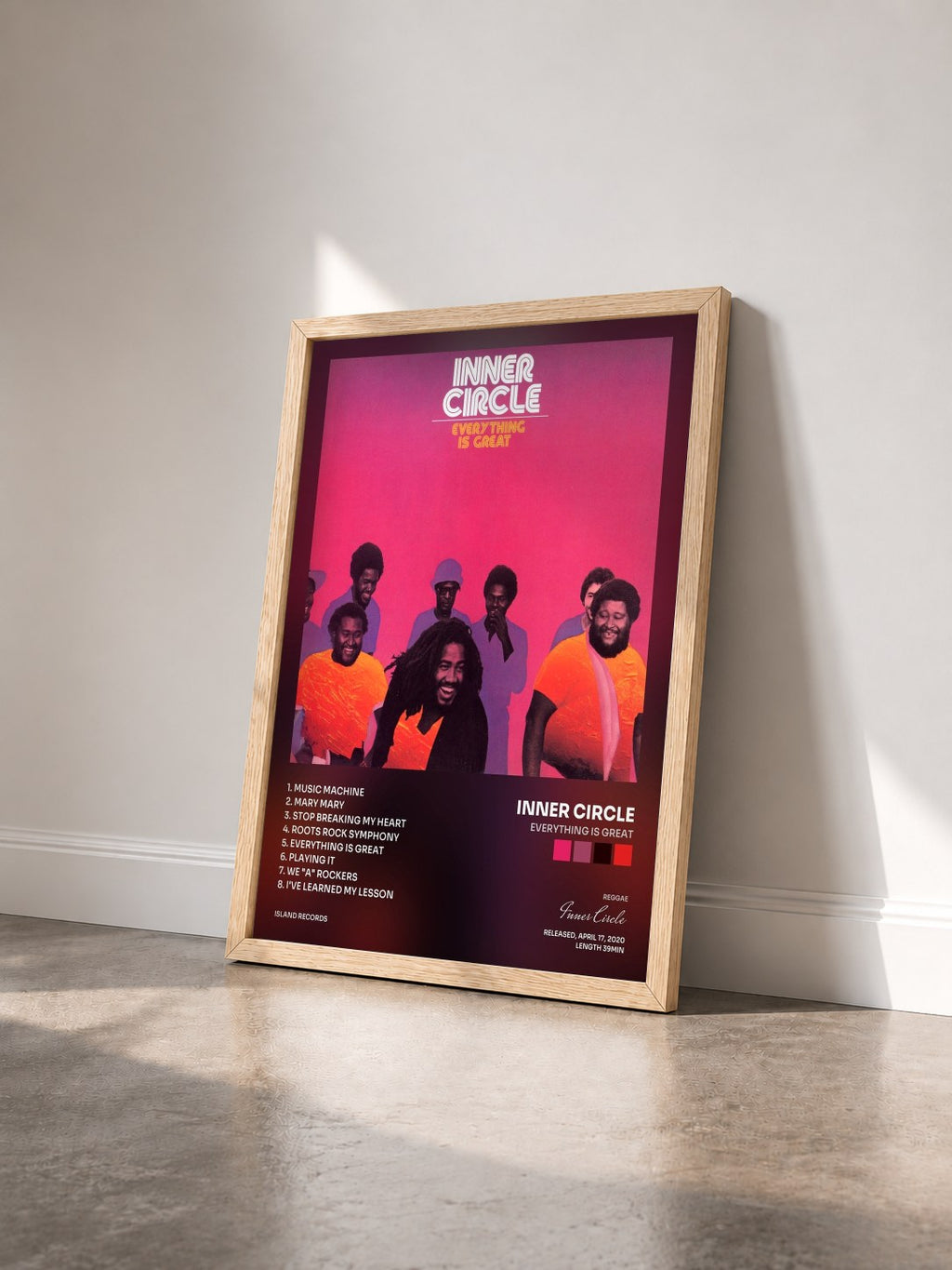 #bois Tableau de l'album Everything Is Great de Inner Circle vu de trois quarts, cadre en bois brut