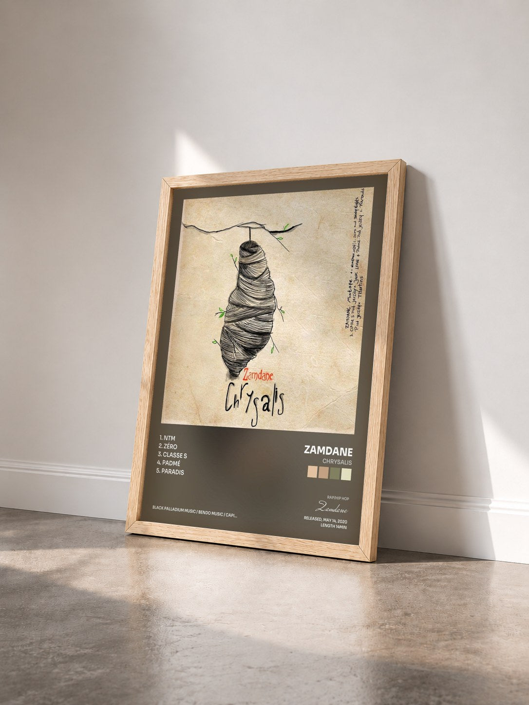 #bois Tableau de l'album Chrysalis de Zamdane vu de trois quarts, cadre en bois brut