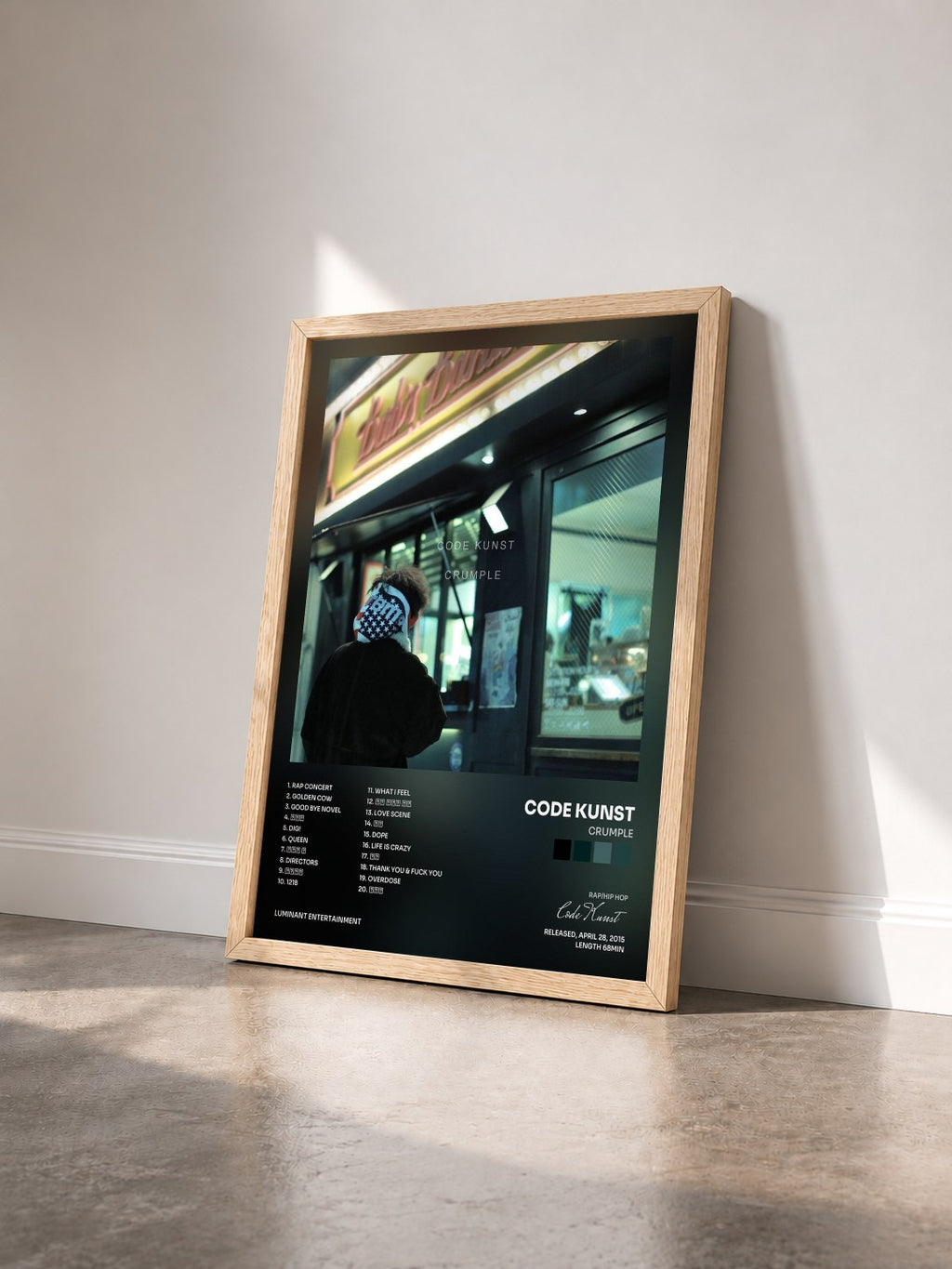 #bois Tableau de l'album CRUMPLE de Code Kunst vu de trois quarts, cadre en bois brut