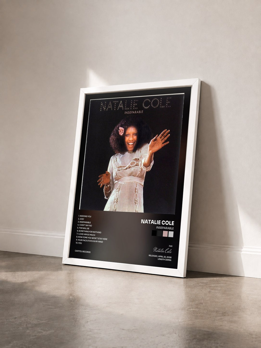 #blanc Tableau de l'album Inseparable de Natalie Cole vu de trois quarts, cadre blanc