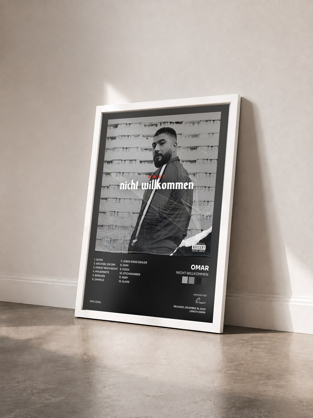 #blanc Tableau de l'album Nicht Willkommen de Omar vu de trois quarts, cadre blanc