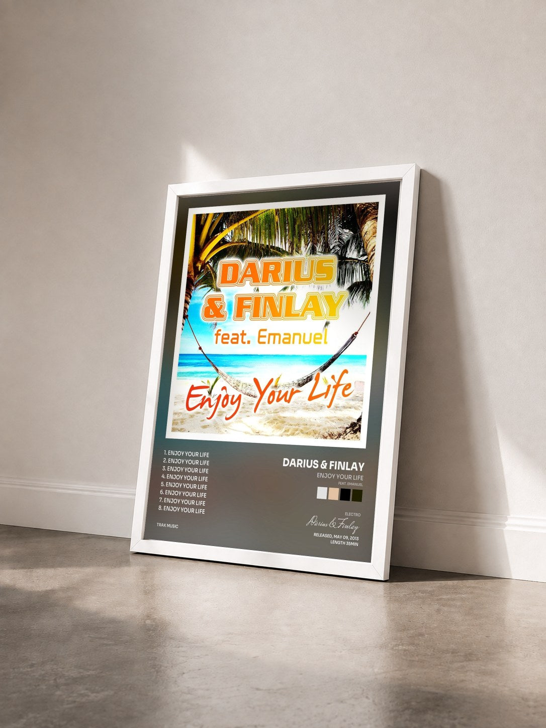 #blanc Tableau de l'album Enjoy Your Life (feat. Emanuel) de Darius & Finlay vu de trois quarts, cadre blanc