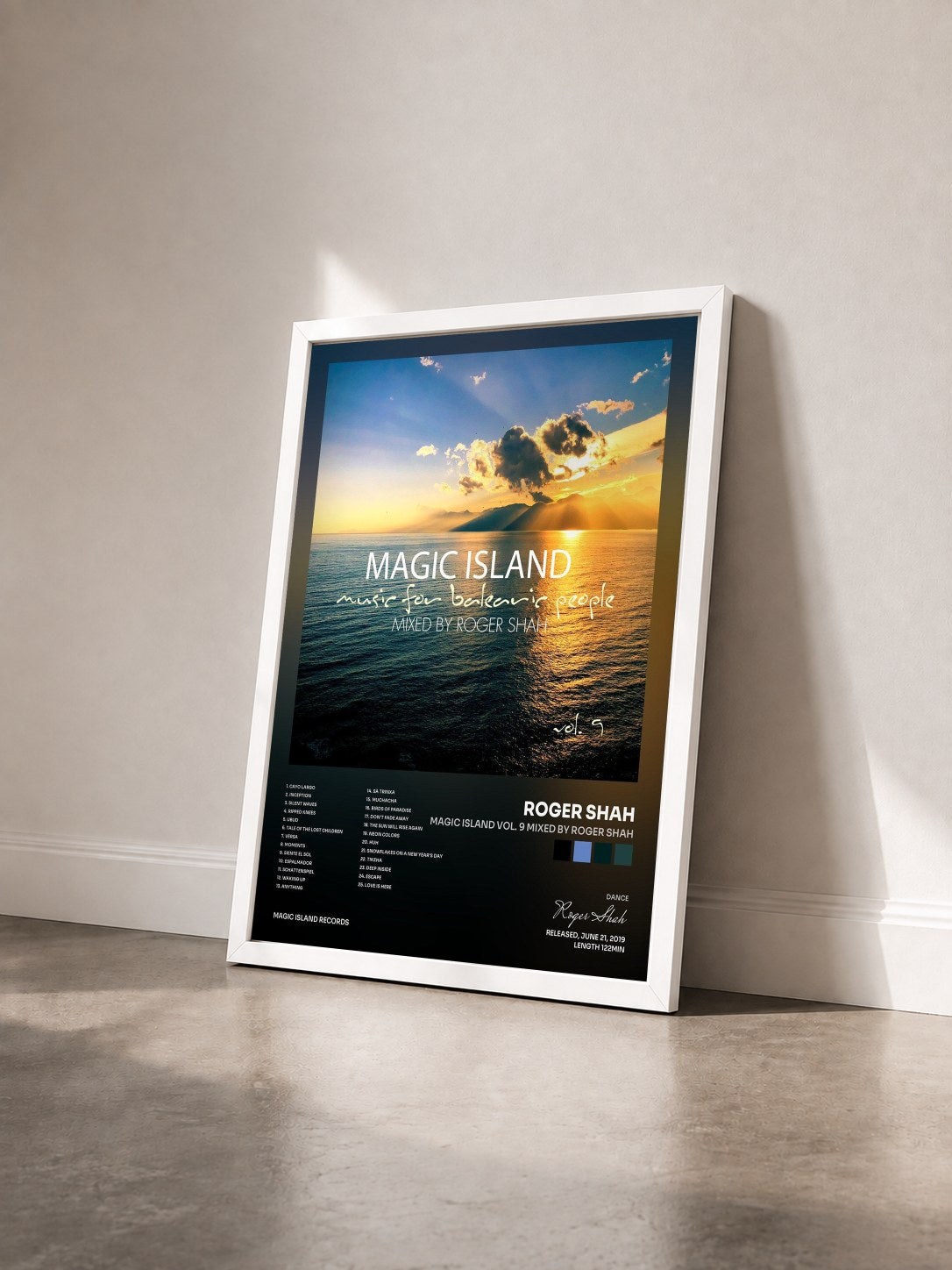 #blanc Tableau de l'album Magic Island Vol. 9 mixed by Roger Shah de Roger Shah vu de trois quarts, cadre blanc