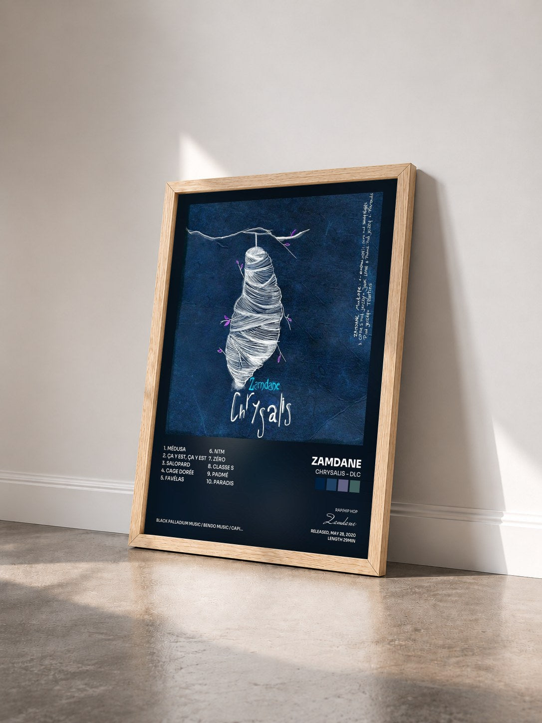 #bois Tableau de l'album Chrysalis - DLC de Zamdane vu de trois quarts, cadre en bois brut
