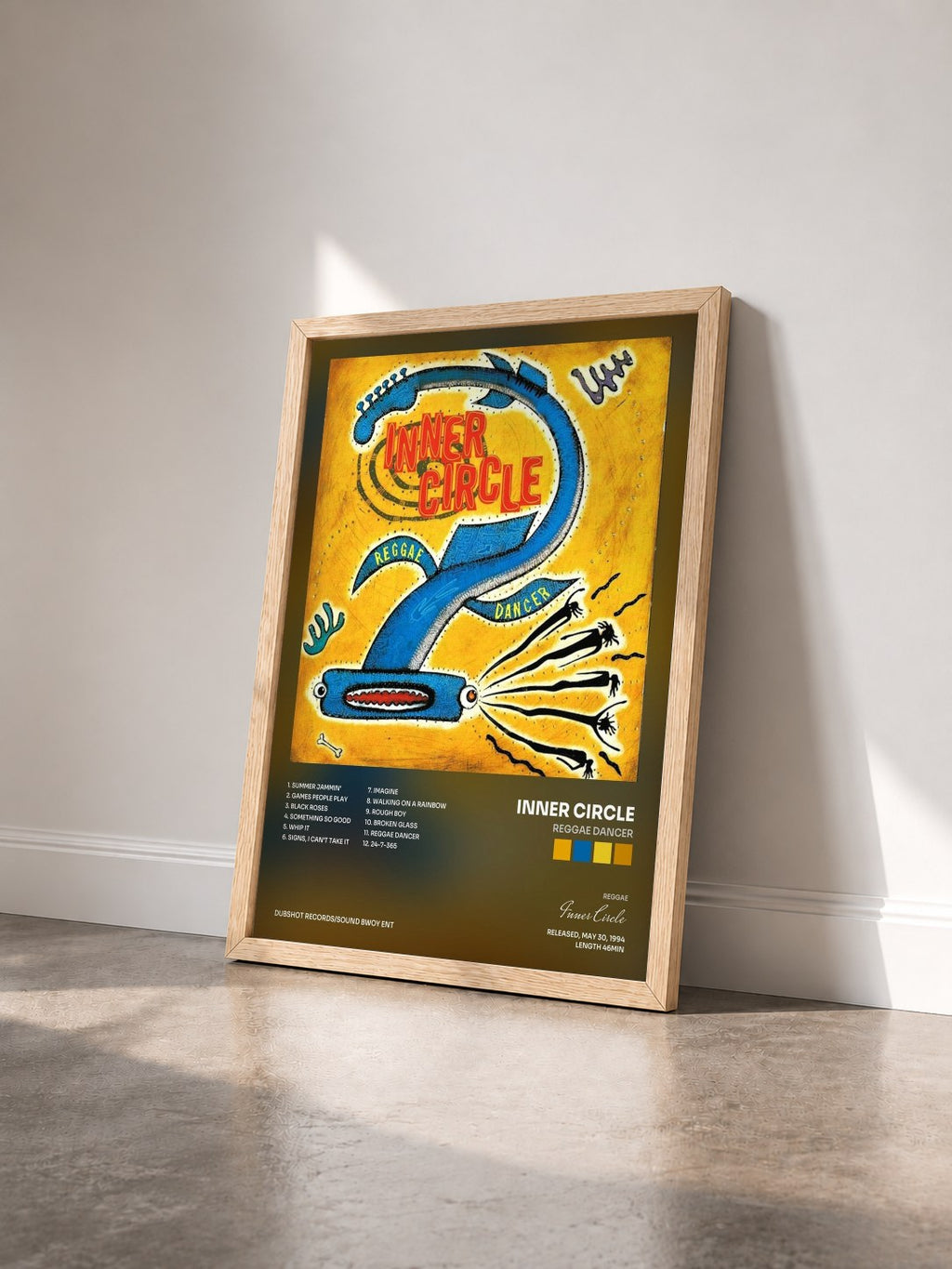 #bois Tableau de l'album Reggae Dancer de Inner Circle vu de trois quarts, cadre en bois brut
