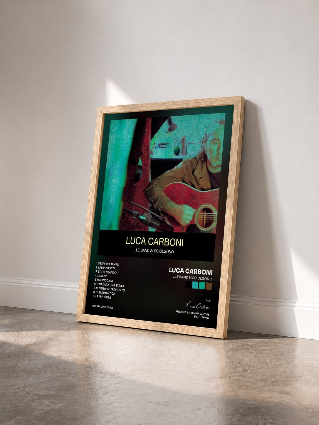 #bois Tableau de l'album ...Le Band Si Sciolgono de Luca Carboni vu de trois quarts, cadre en bois brut