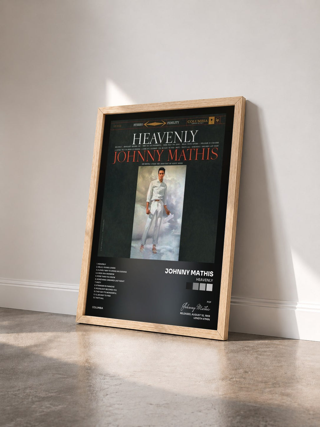 #bois Tableau de l'album Heavenly de Johnny Mathis vu de trois quarts, cadre en bois brut