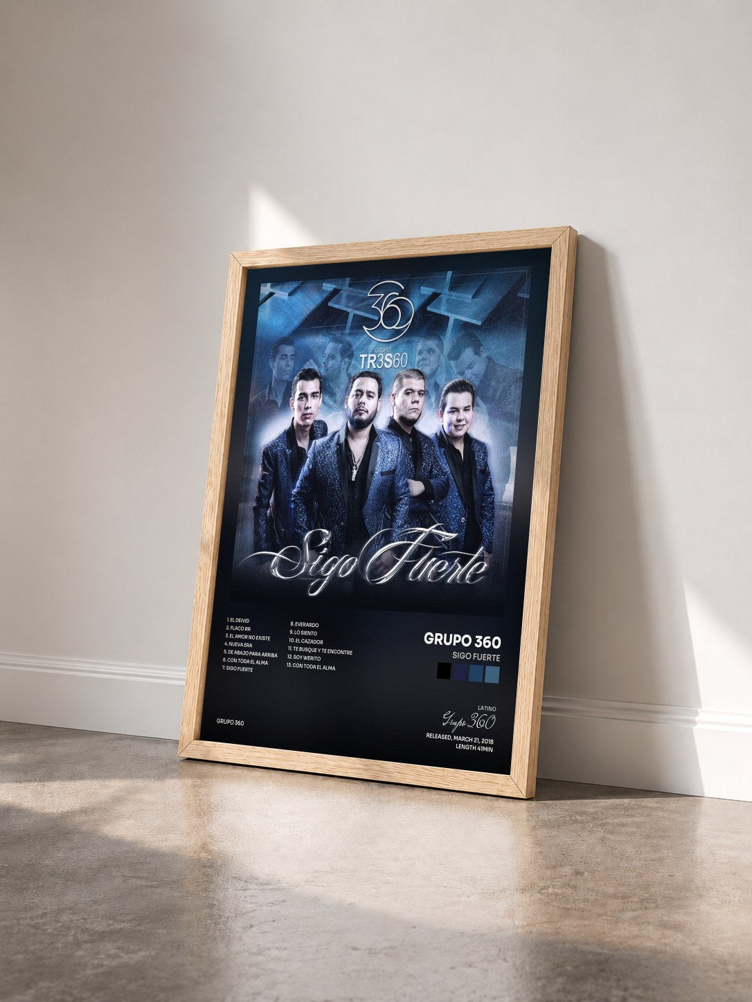 #bois Tableau de l'album Sigo Fuerte de Grupo 360 vu de trois quarts, cadre en bois brut