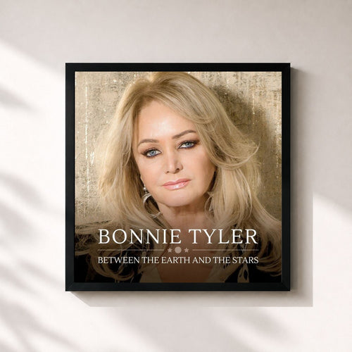Bonnie Tyler · Between the Earth and the Stars — Affiche encadrée
