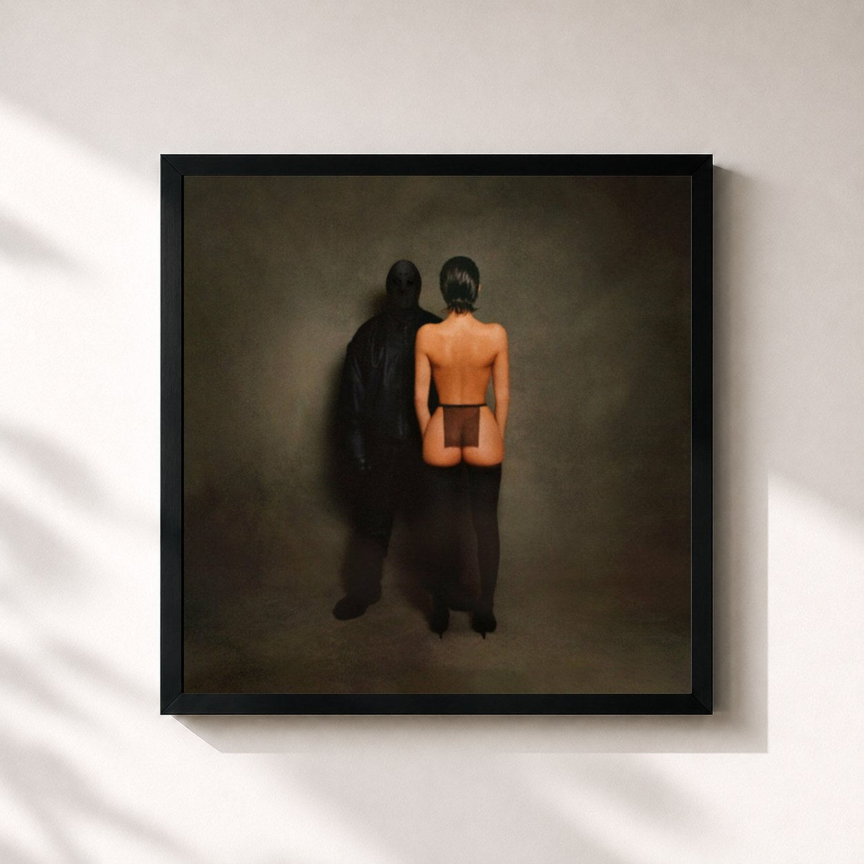 ¥$ – VULTURES 1