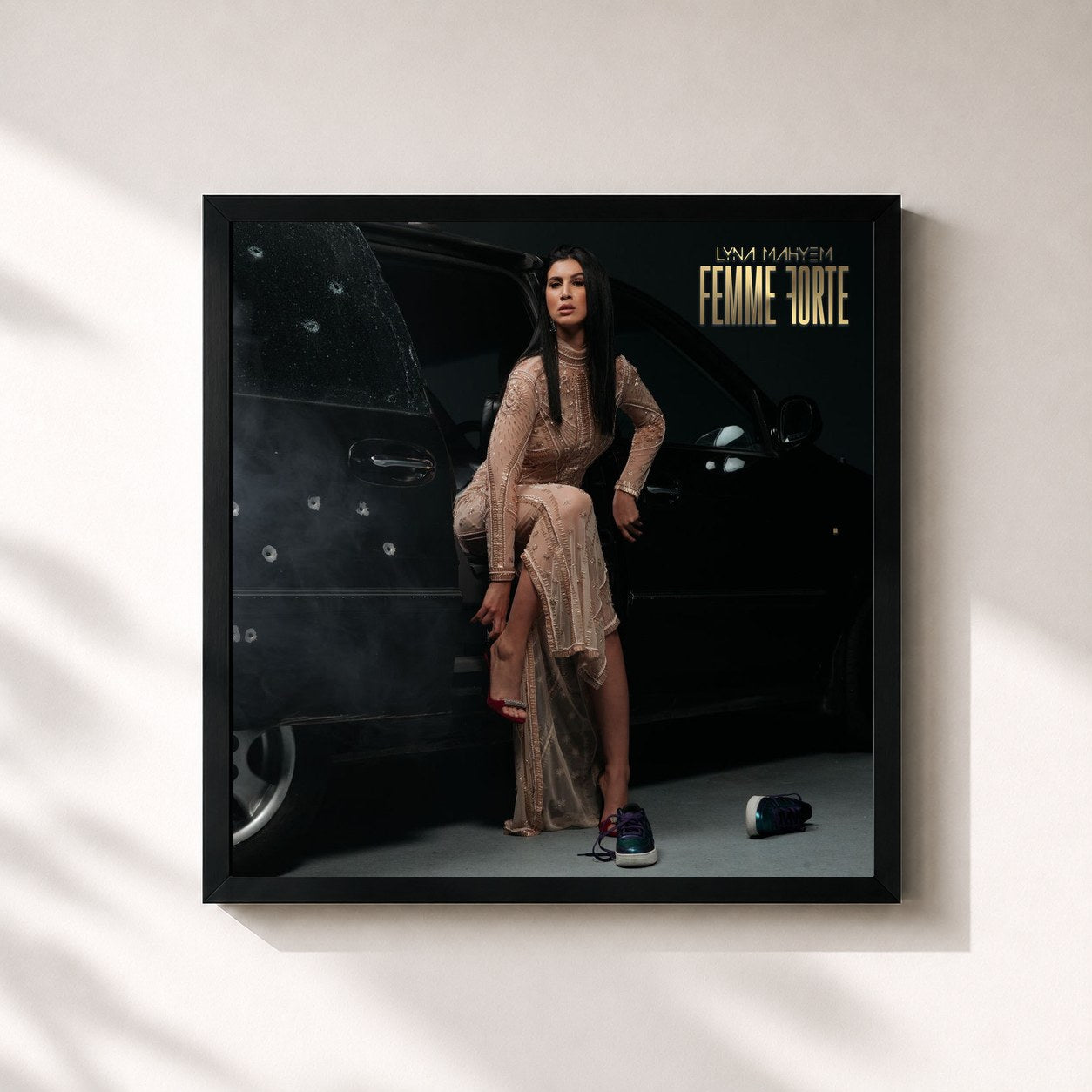 Lyna Mahyem · Femme forte