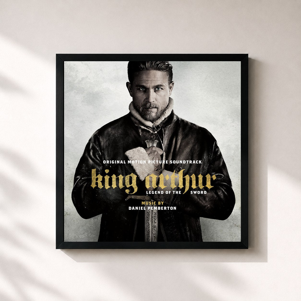 Tableau de l'album King Arthur: Legend of the Sword (Original Motion Picture Soundtrack) de Daniel Pemberton, imprimé et encadré en France