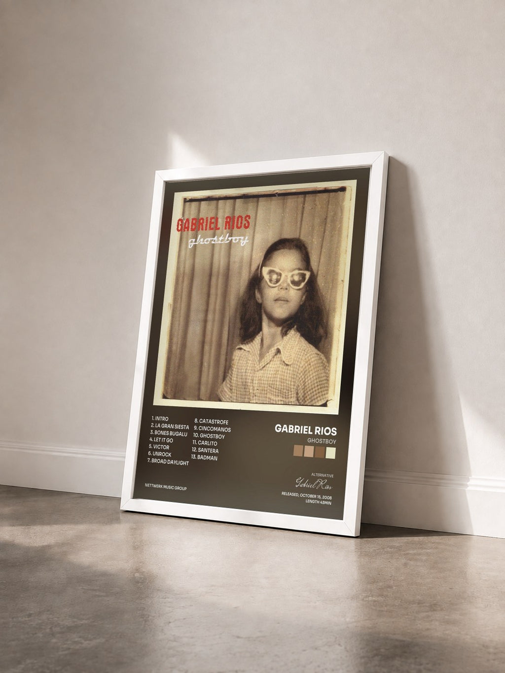 #blanc Tableau de l'album Ghostboy de Gabriel Rios vu de trois quarts, cadre blanc