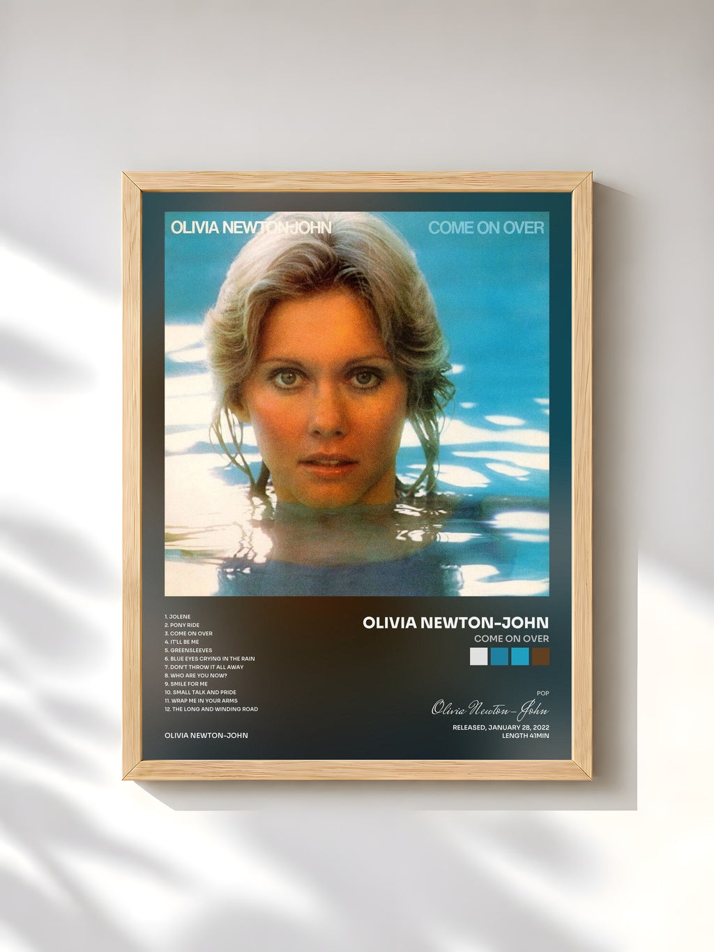 #bois Tableau de l'album Come On Over de Olivia Newton-John, cadre en bois brut, imprimé et encadré en France