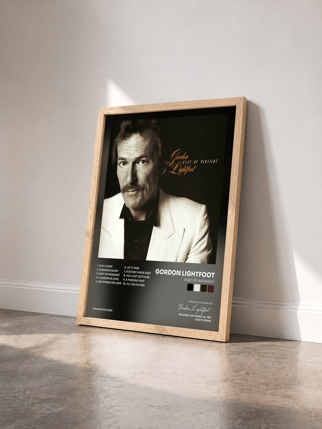 #bois Tableau de l'album East of Midnight de Gordon Lightfoot vu de trois quarts, cadre en bois brut