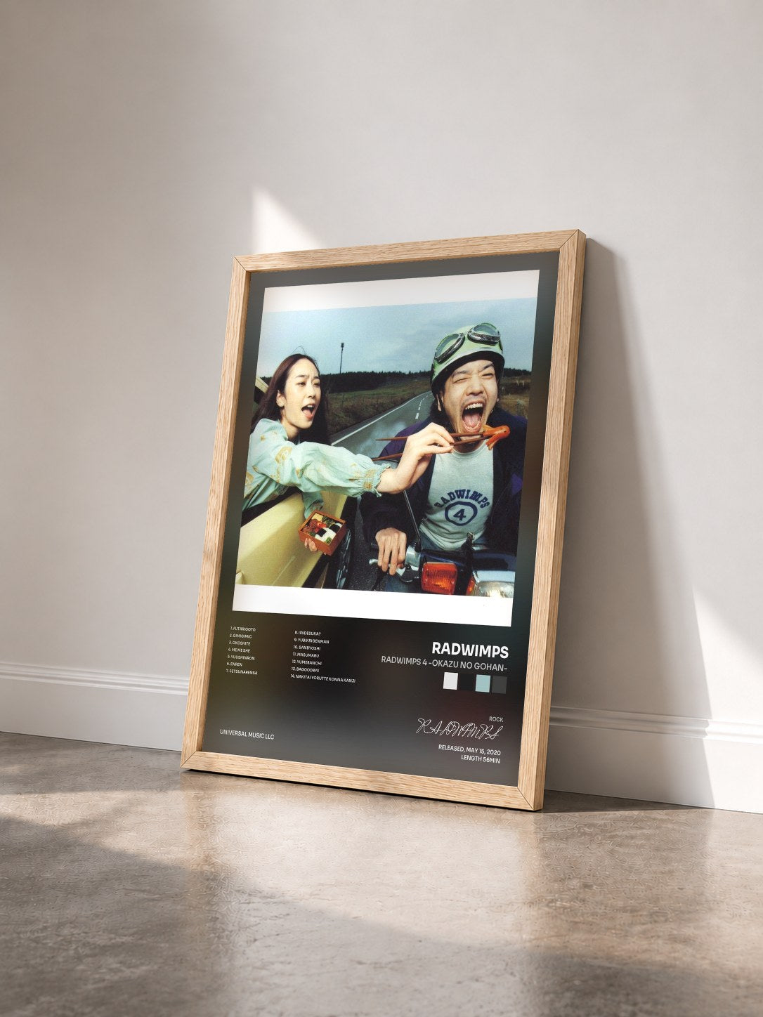#bois Tableau de l'album Radwimps 4 -Okazu No Gohan- de RADWIMPS vu de trois quarts, cadre en bois brut