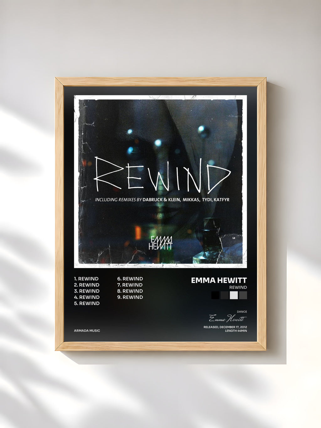 #bois Tableau de l'album Rewind de Emma Hewitt, cadre en bois brut, imprimé et encadré en France