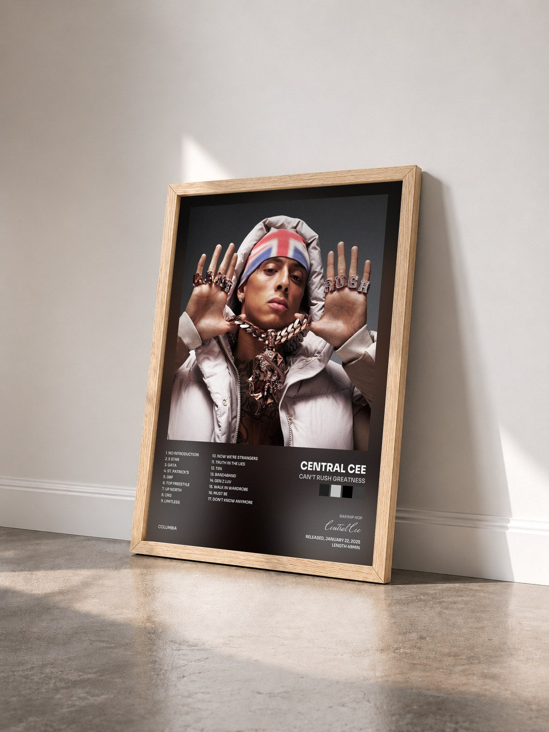 #bois Tableau de l'album CAN'T RUSH GREATNESS de Central Cee vu de trois quarts, cadre en bois brut