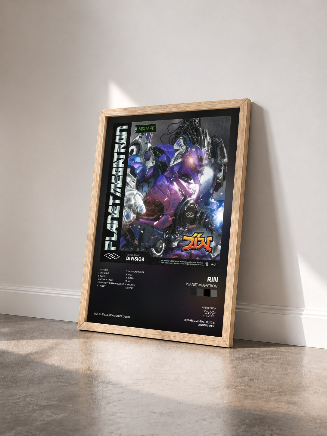 #bois Tableau de l'album Planet Megatron de RIN vu de trois quarts, cadre en bois brut
