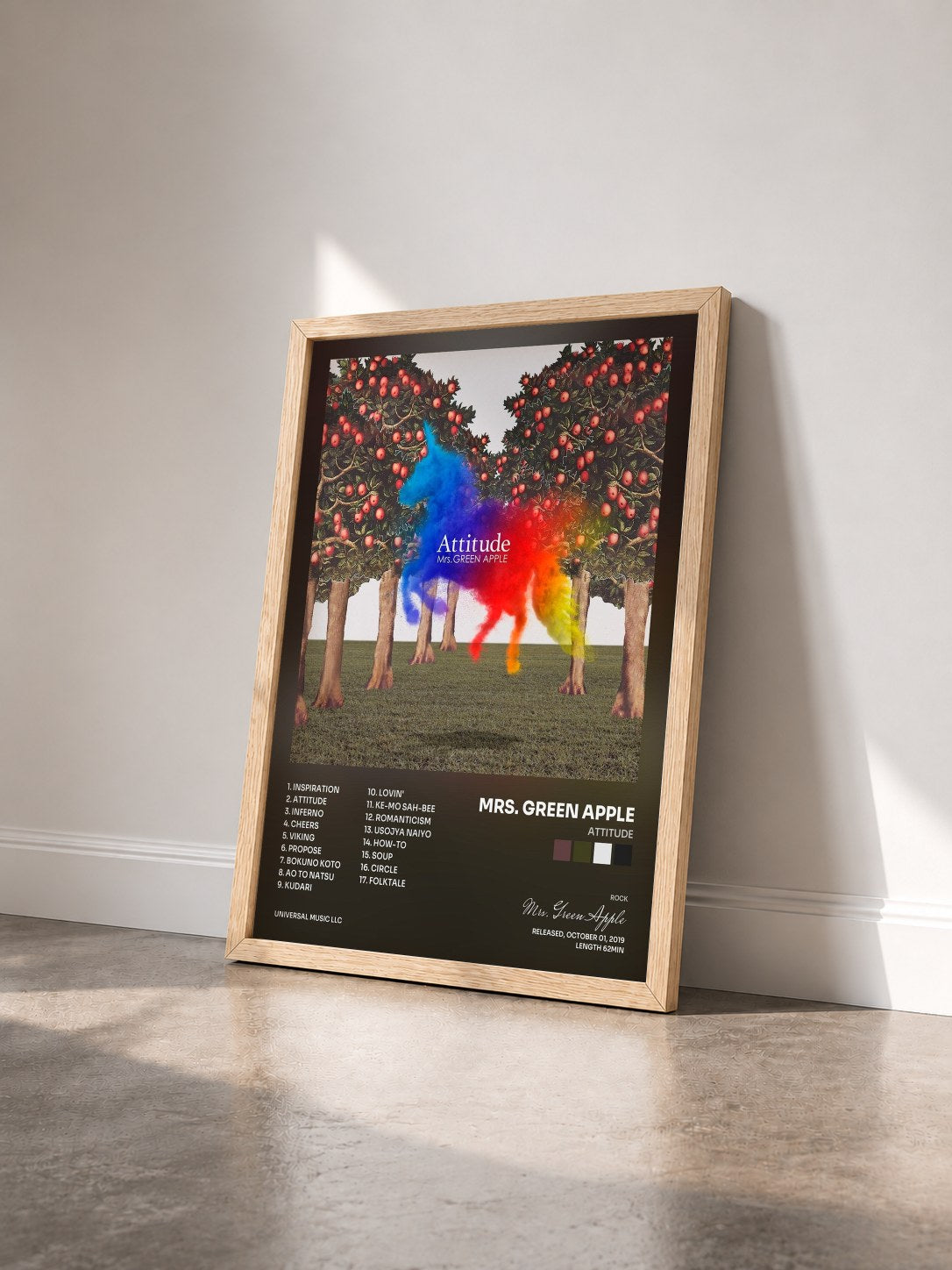 #bois Tableau de l'album Attitude de Mrs. Green Apple vu de trois quarts, cadre en bois brut