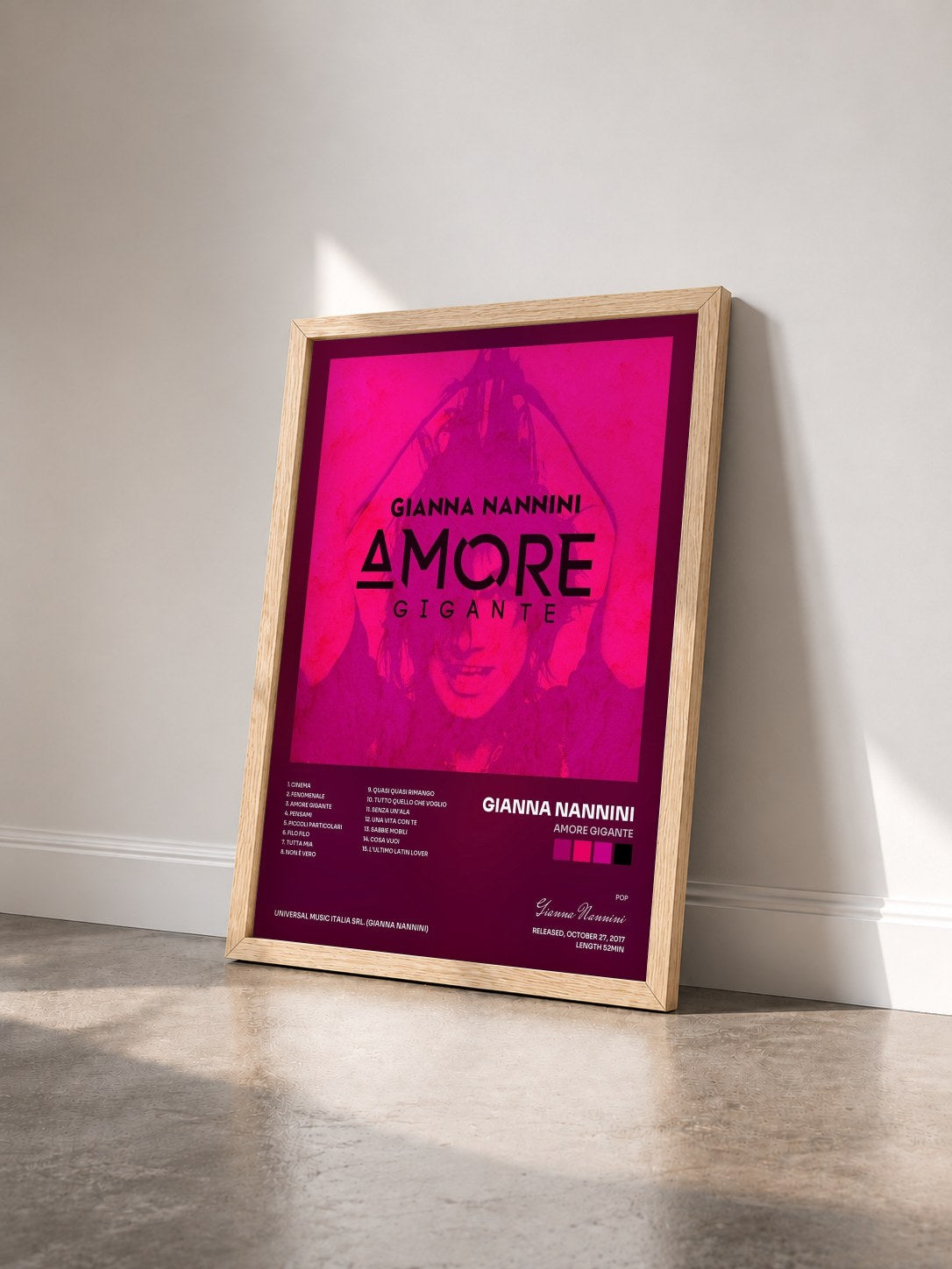 #bois Tableau de l'album Amore gigante de Gianna Nannini vu de trois quarts, cadre en bois brut
