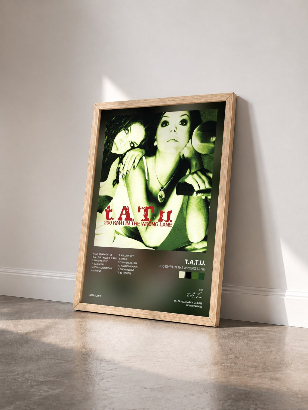 #bois Tableau de l'album 200 KM/H In The Wrong Lane de t.A.T.u. vu de trois quarts, cadre en bois brut