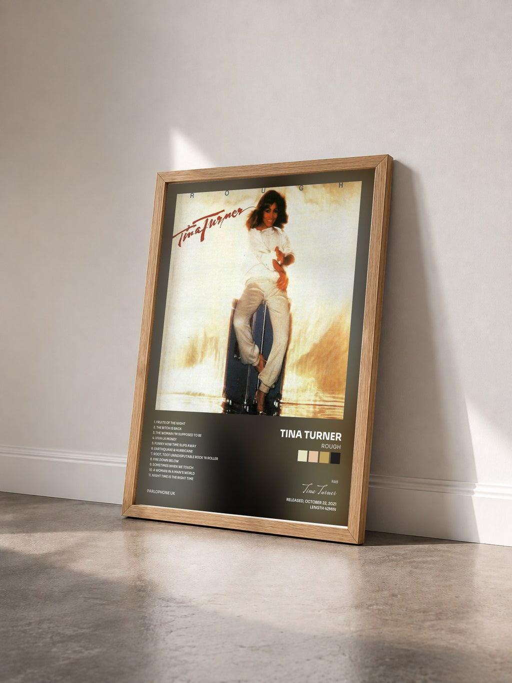 #bois Tableau de l'album Rough de Tina Turner vu de trois quarts, cadre en bois brut