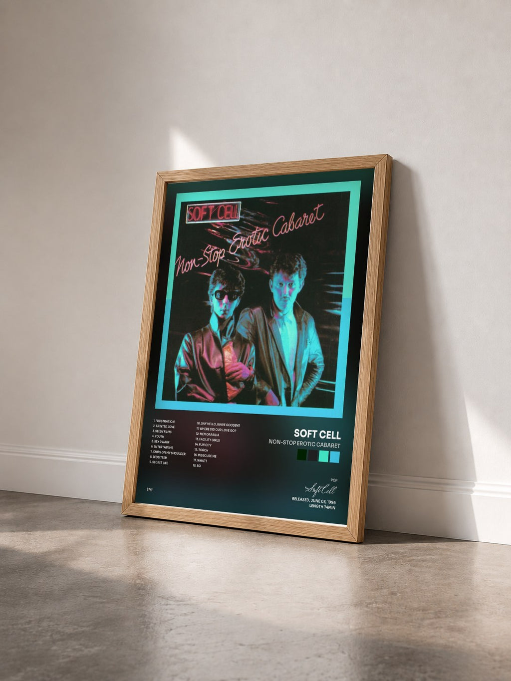 #bois Tableau de l'album Non-Stop Erotic Cabaret de Soft Cell vu de trois quarts, cadre en bois brut