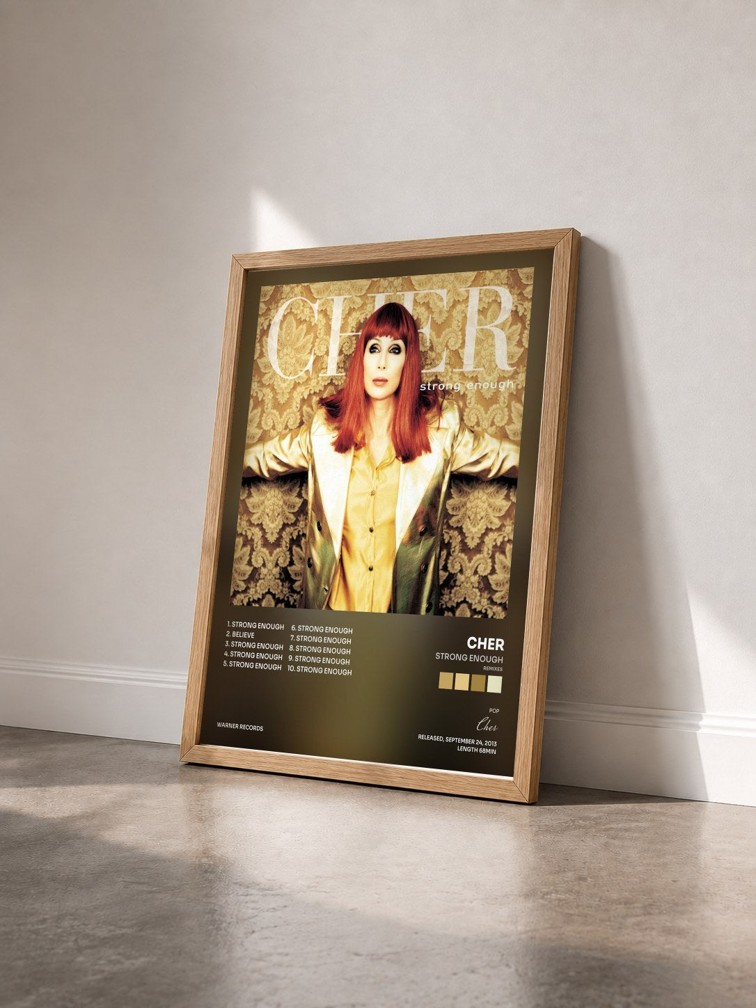#bois Tableau de l'album Strong Enough (Remixes) de Cher vu de trois quarts, cadre en bois brut