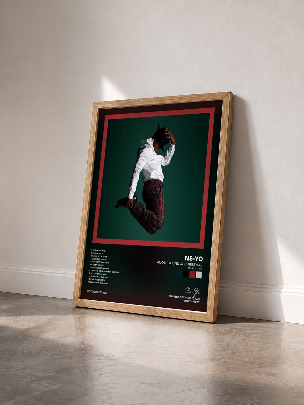 #bois Tableau de l'album Another Kind Of Christmas (Deluxe Edition) de Ne-Yo vu de trois quarts, cadre en bois brut