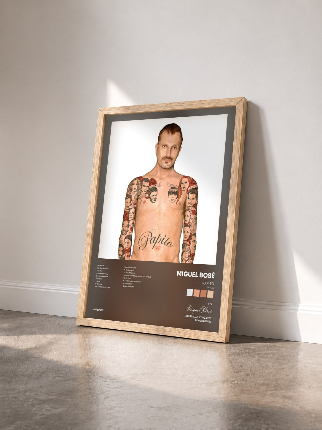 #bois Tableau de l'album Papito (Deluxe) de Miguel Bosé vu de trois quarts, cadre en bois brut