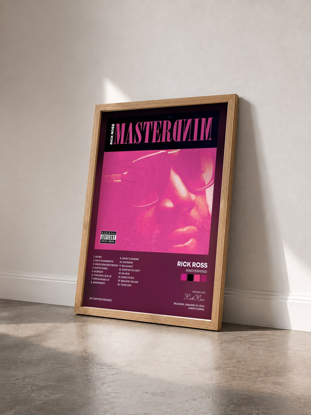 #bois Tableau de l'album Mastermind de Rick Ross vu de trois quarts, cadre en bois brut