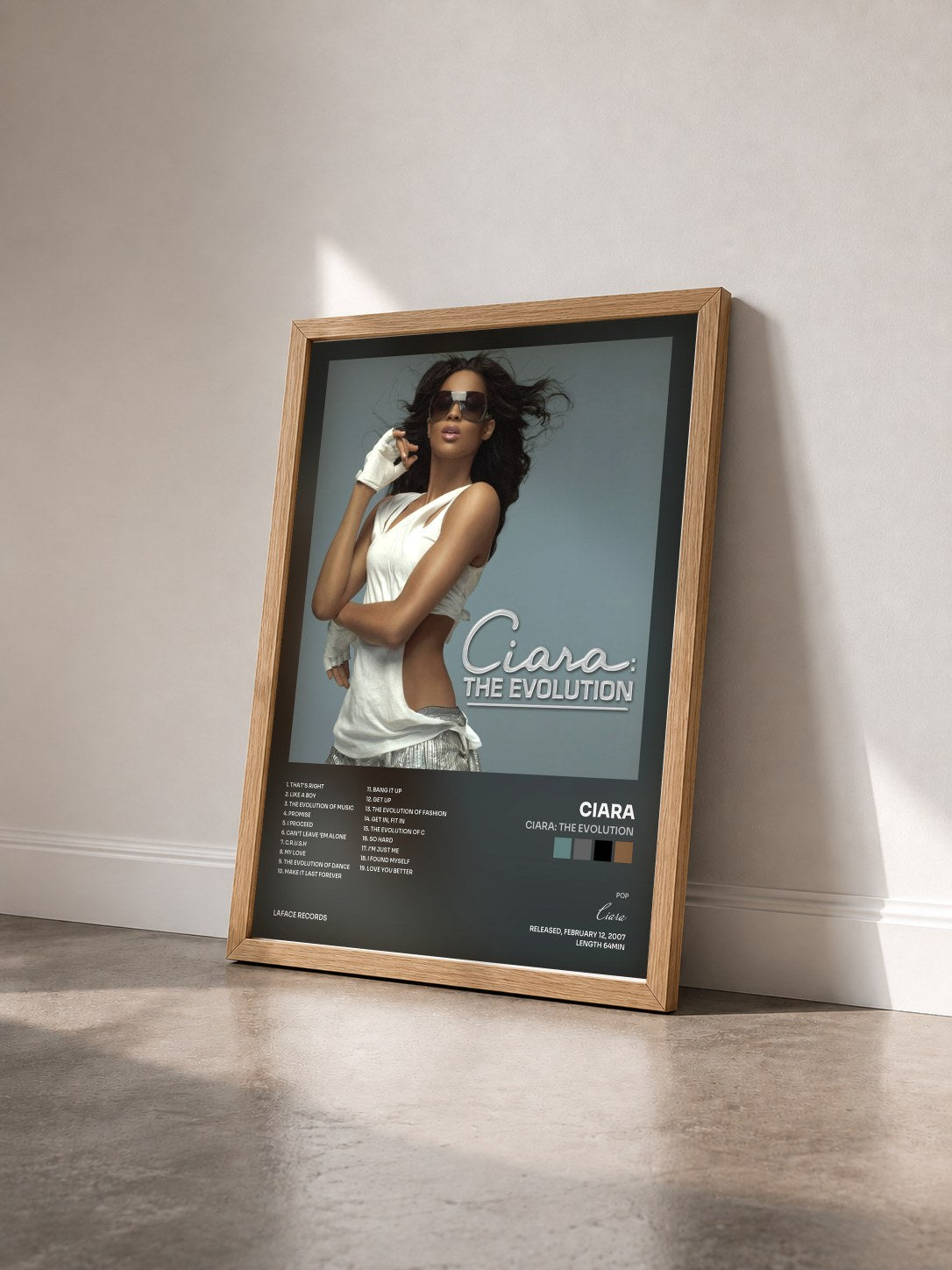 #bois Tableau de l'album Ciara: The Evolution de Ciara vu de trois quarts, cadre en bois brut