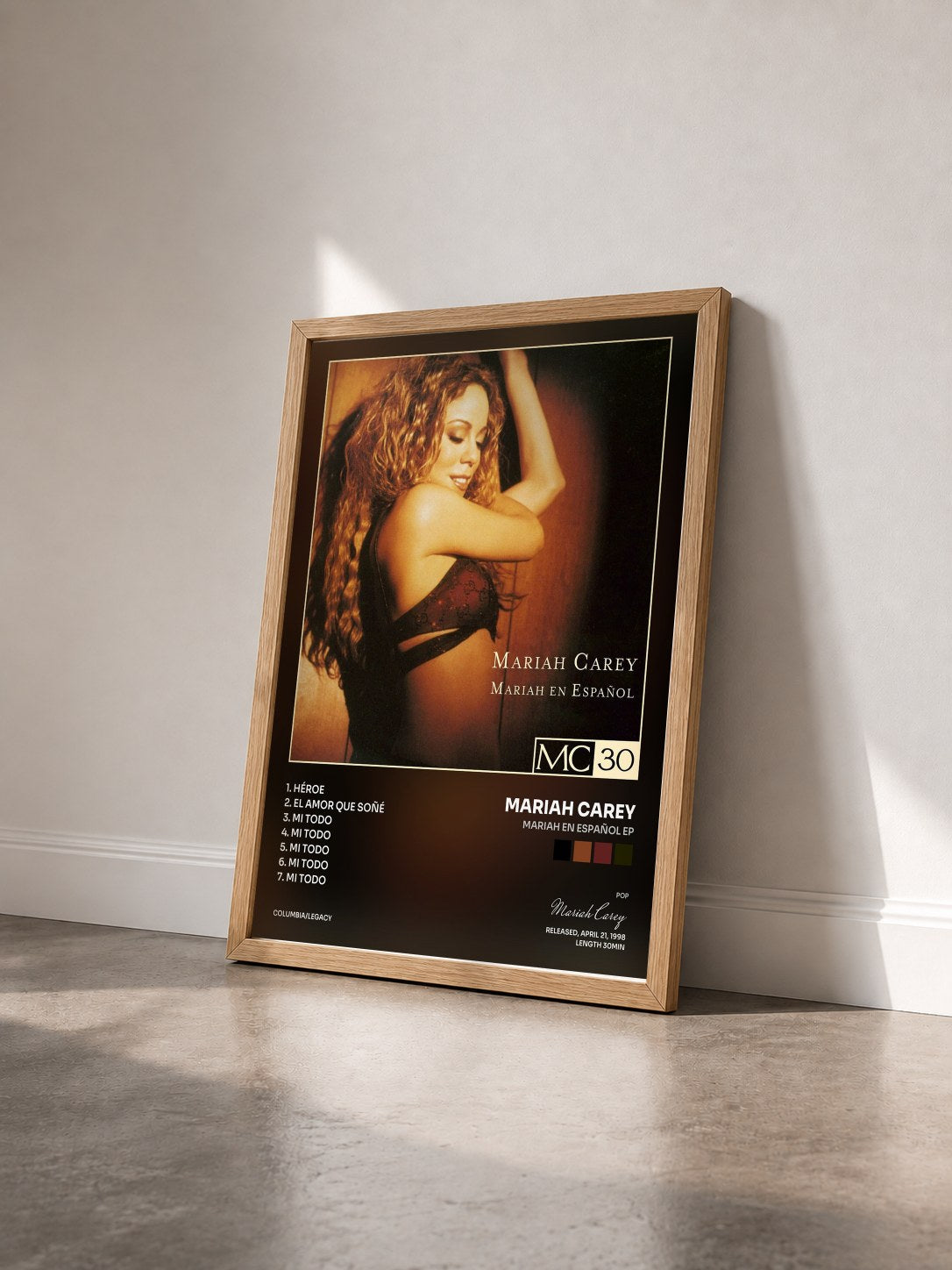 #bois Tableau de l'album Mariah En Español EP de Mariah Carey vu de trois quarts, cadre en bois brut