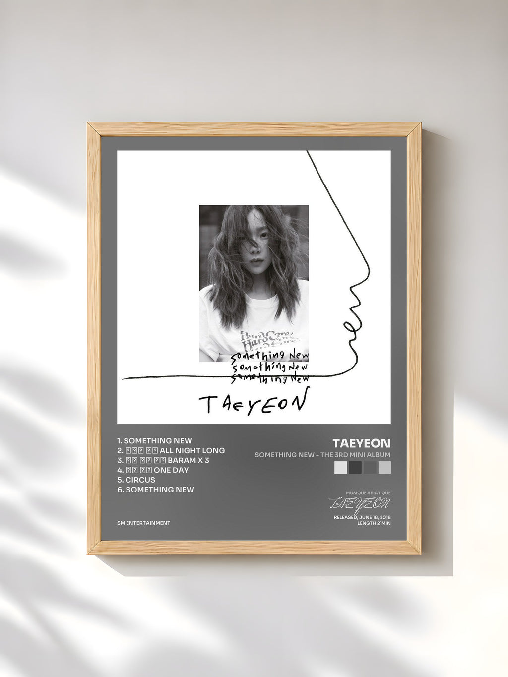 #bois Tableau de l'album Something New - The 3rd Mini Album de TAEYEON, cadre en bois brut, imprimé et encadré en France