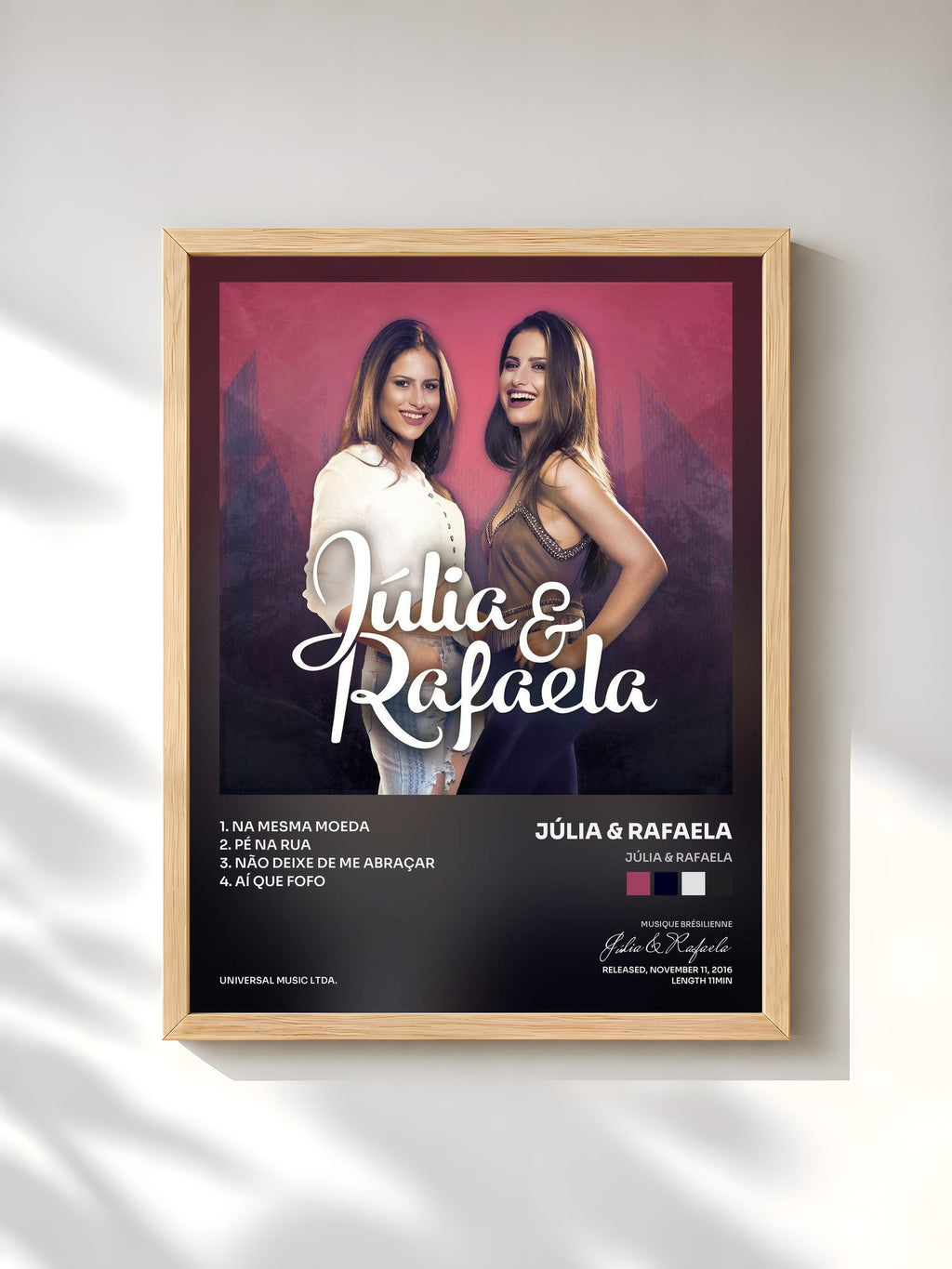 #bois Tableau de l'album Júlia & Rafaela de Júlia & Rafaela, cadre en bois brut, imprimé et encadré en France