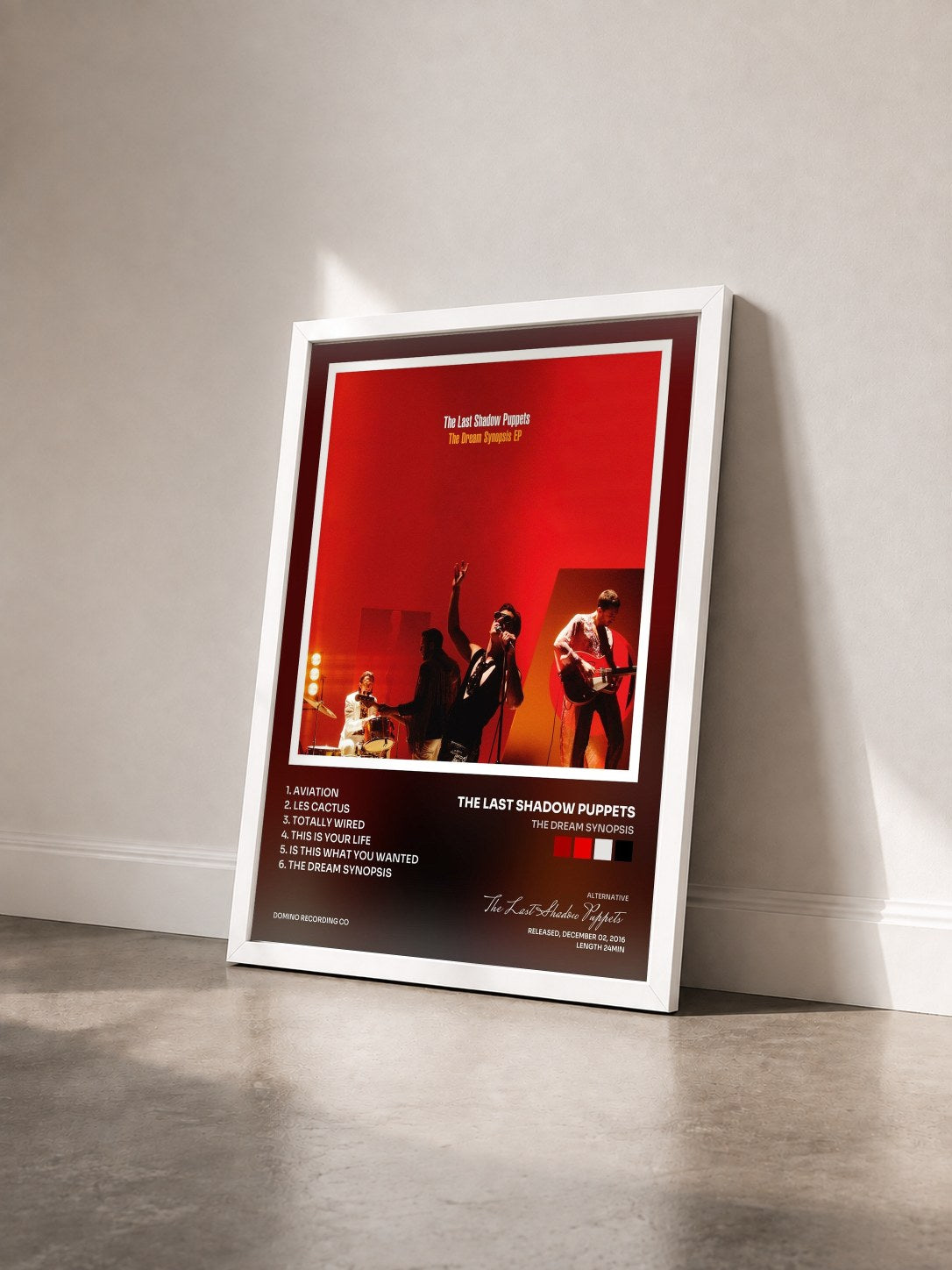 #blanc Tableau de l'album The Dream Synopsis de The Last Shadow Puppets vu de trois quarts, cadre blanc
