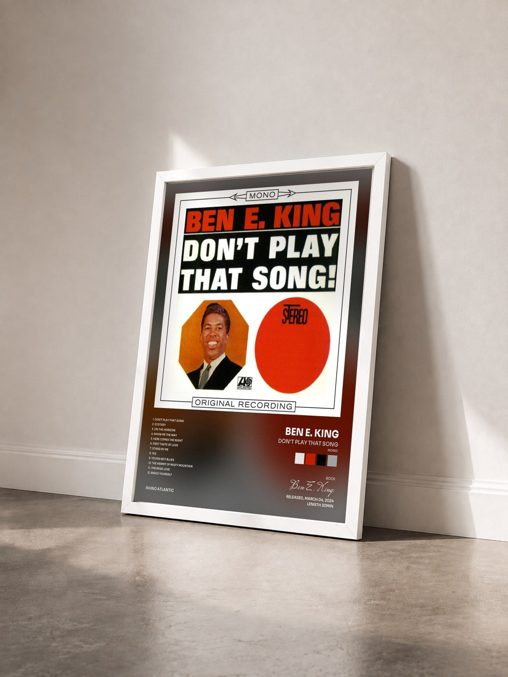 #blanc Tableau de l'album Don't Play That Song (Mono) de Ben E. King vu de trois quarts, cadre blanc
