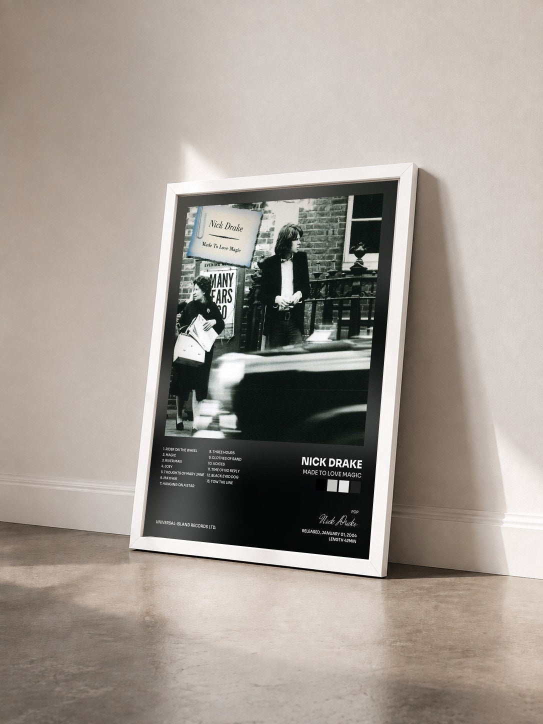 #blanc Tableau de l'album Made To Love Magic de Nick Drake vu de trois quarts, cadre blanc