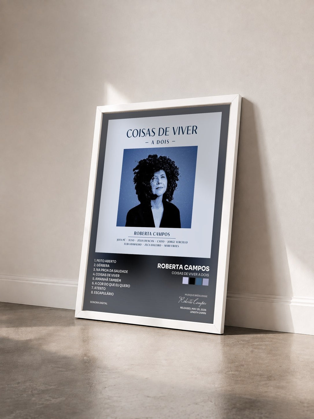 #blanc Tableau de l'album Coisas de Viver a Dois de Roberta Campos vu de trois quarts, cadre blanc