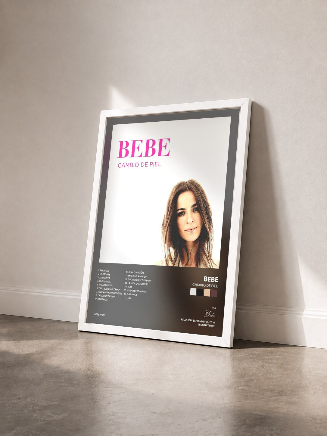 #blanc Tableau de l'album Cambio de piel de Bebe vu de trois quarts, cadre blanc