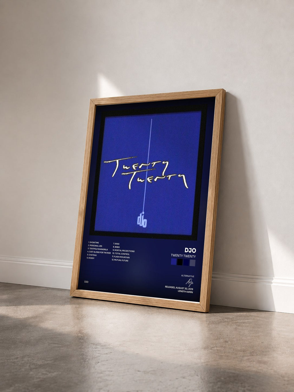 #bois Tableau de l'album Twenty Twenty de Djo vu de trois quarts, cadre en bois brut