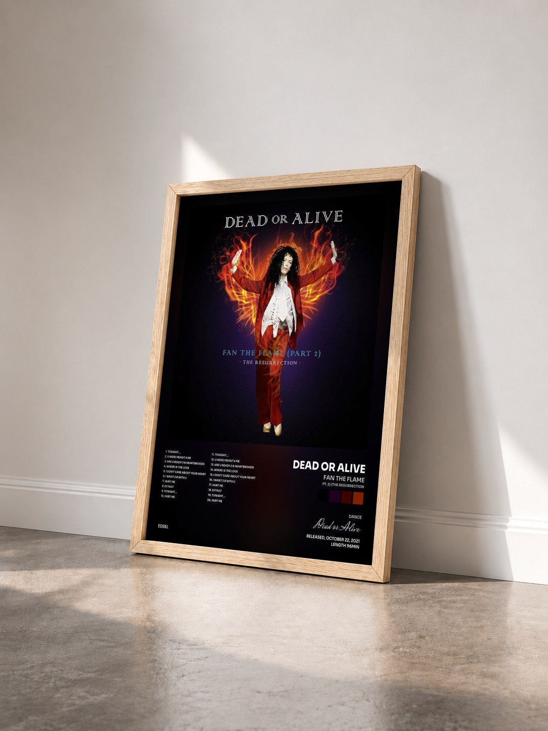 #bois Tableau de l'album Fan the Flame (Pt. 2) (The Resurrection) de Dead or Alive vu de trois quarts, cadre en bois brut